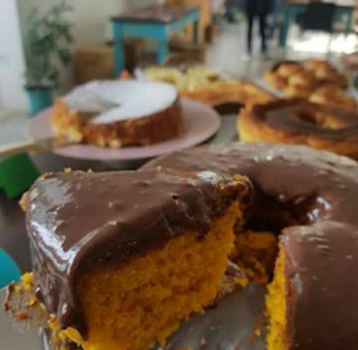 Bolo de cenoura com cobertura de chocolate
